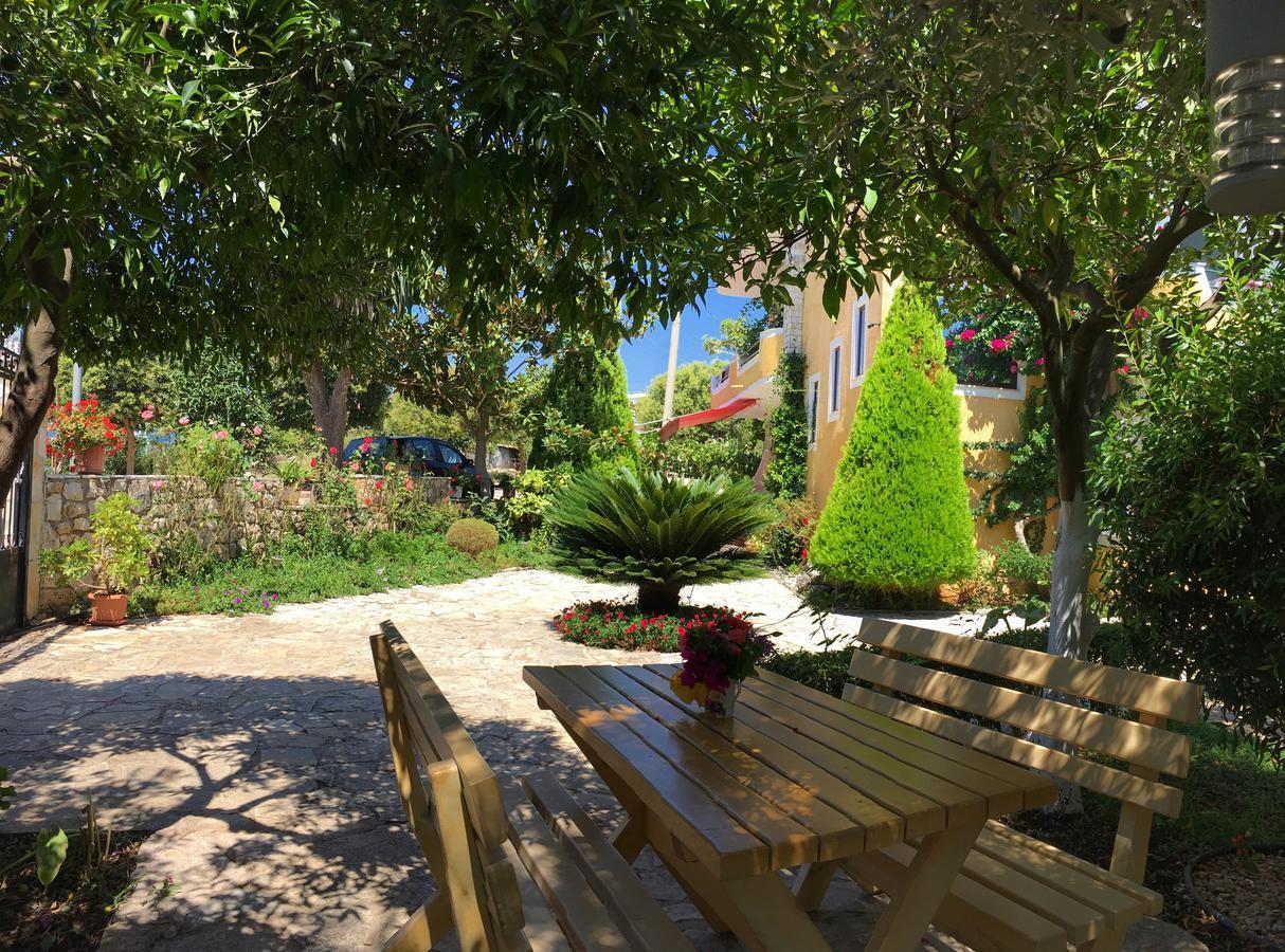Flower Garden Villa Ksamil Esterno foto